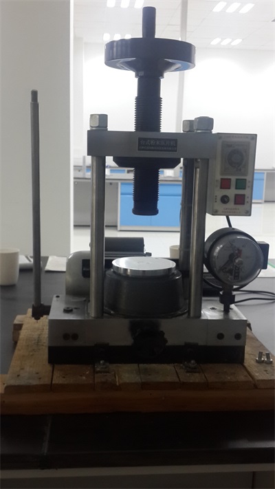 Powder compressing machine